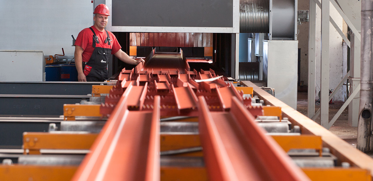 Strahlen und Primern beim Handelshof Bautzen - Partner für Technik Stahlverarbeitung erfordert professionelle Stahlbearbeitung