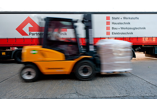 Dienstleistungen Logistik Handelshof Bautzen - Partner für Technik Eigene Logistik vom Handelshof Bautzen - Partner für Technik